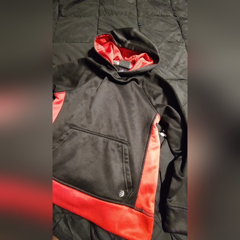 ✨NWT✨ kids black and red hoodie, Mesh on the inside of the hoodie